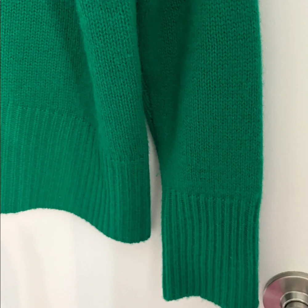 From Future 100% Cashmere Green Mock Turtleneck Sweater - Picture 6 of 14